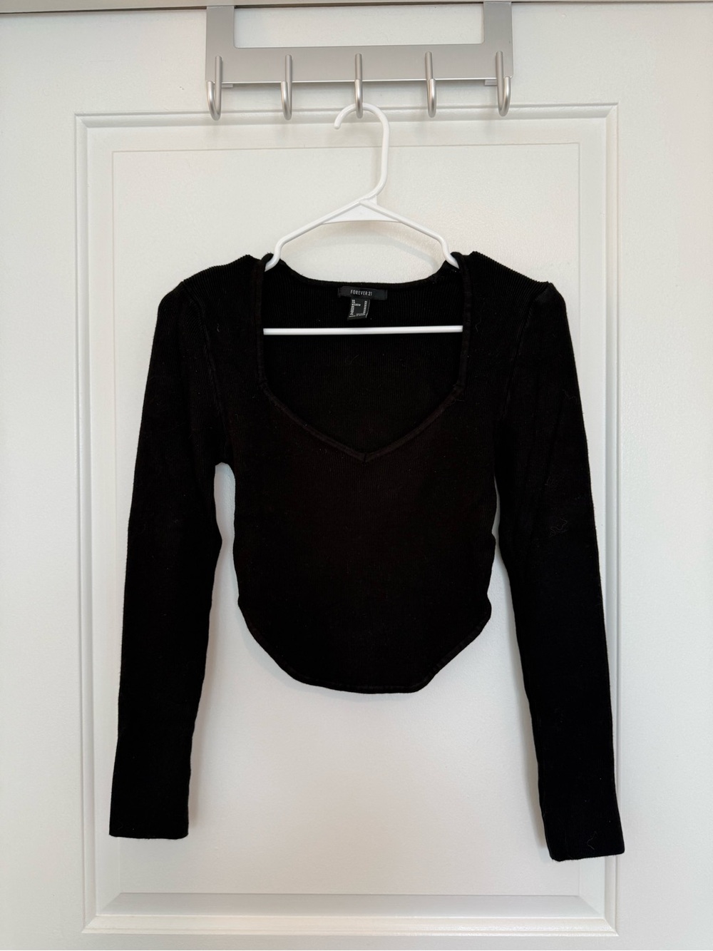 Forever 21 Black V-Neck Long Sleeve Crop Top